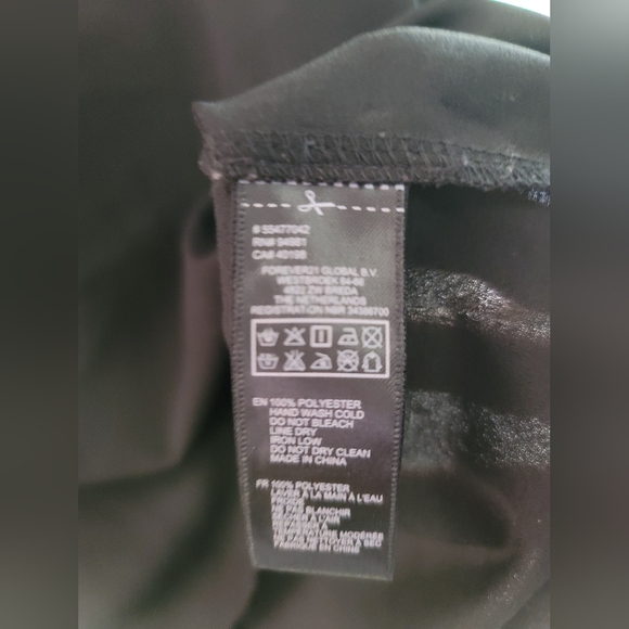 Forever 21 Black Chiffon Sleeveless Top with metal button detail Size Small - Picture 8 of 9